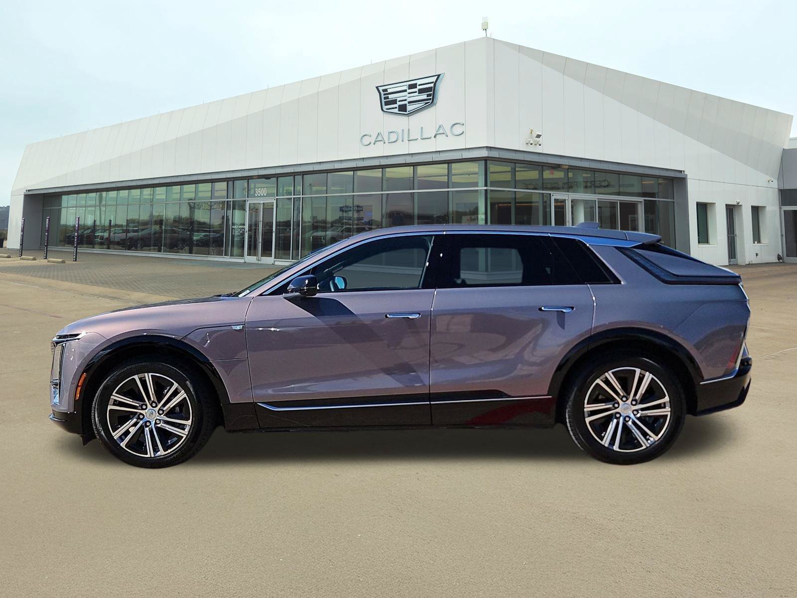 Used 2024 Cadillac Lyriq Luxury RWD image 3