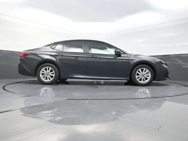 Used 2025 Toyota Camry LE image 7