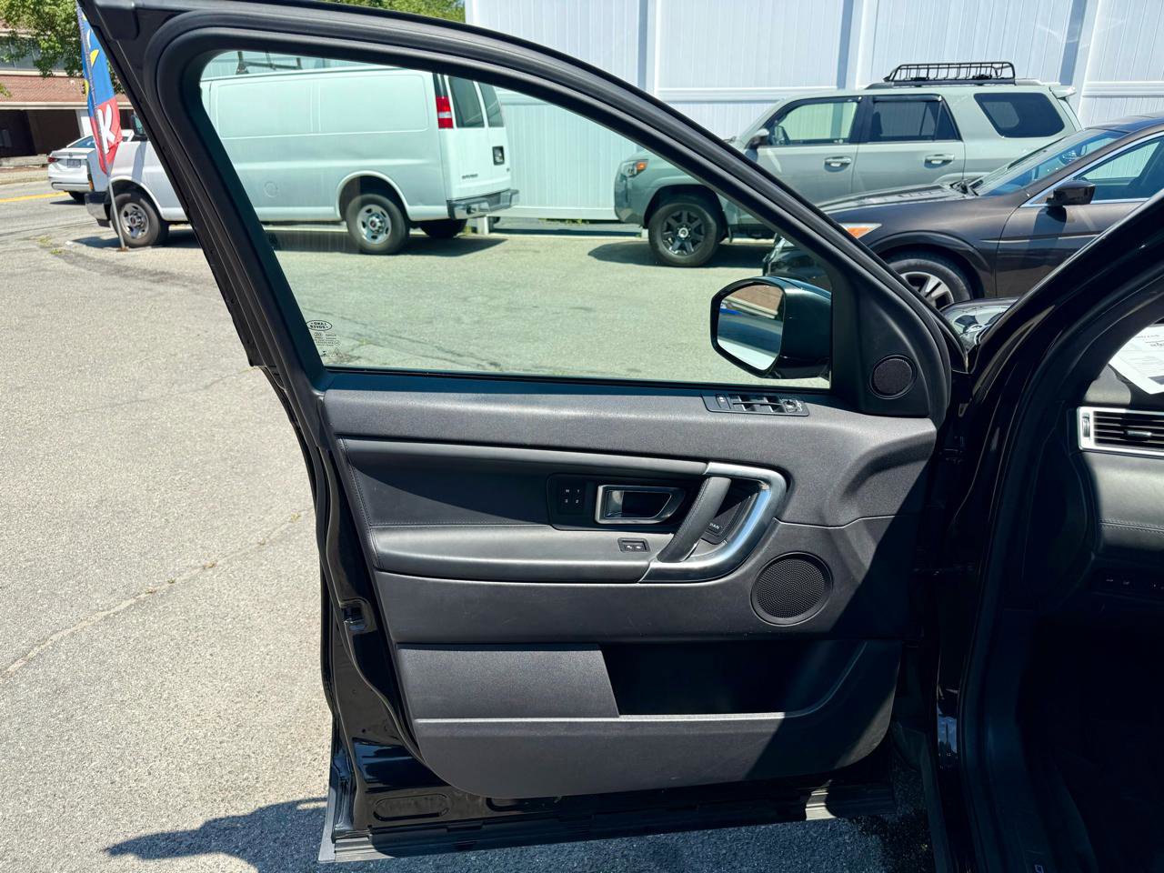 Used 2017 Land Rover Discovery Sport HSE Luxury AWD/4WD image 16