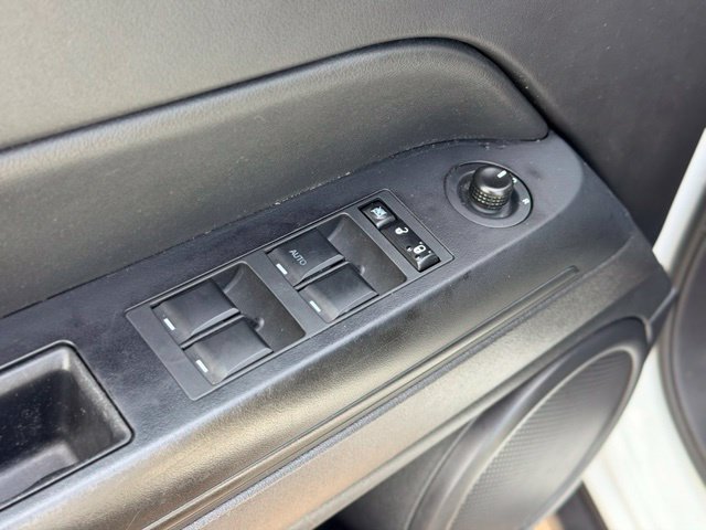 Used 2017 Jeep Patriot High Altitude AWD/4WD image 15