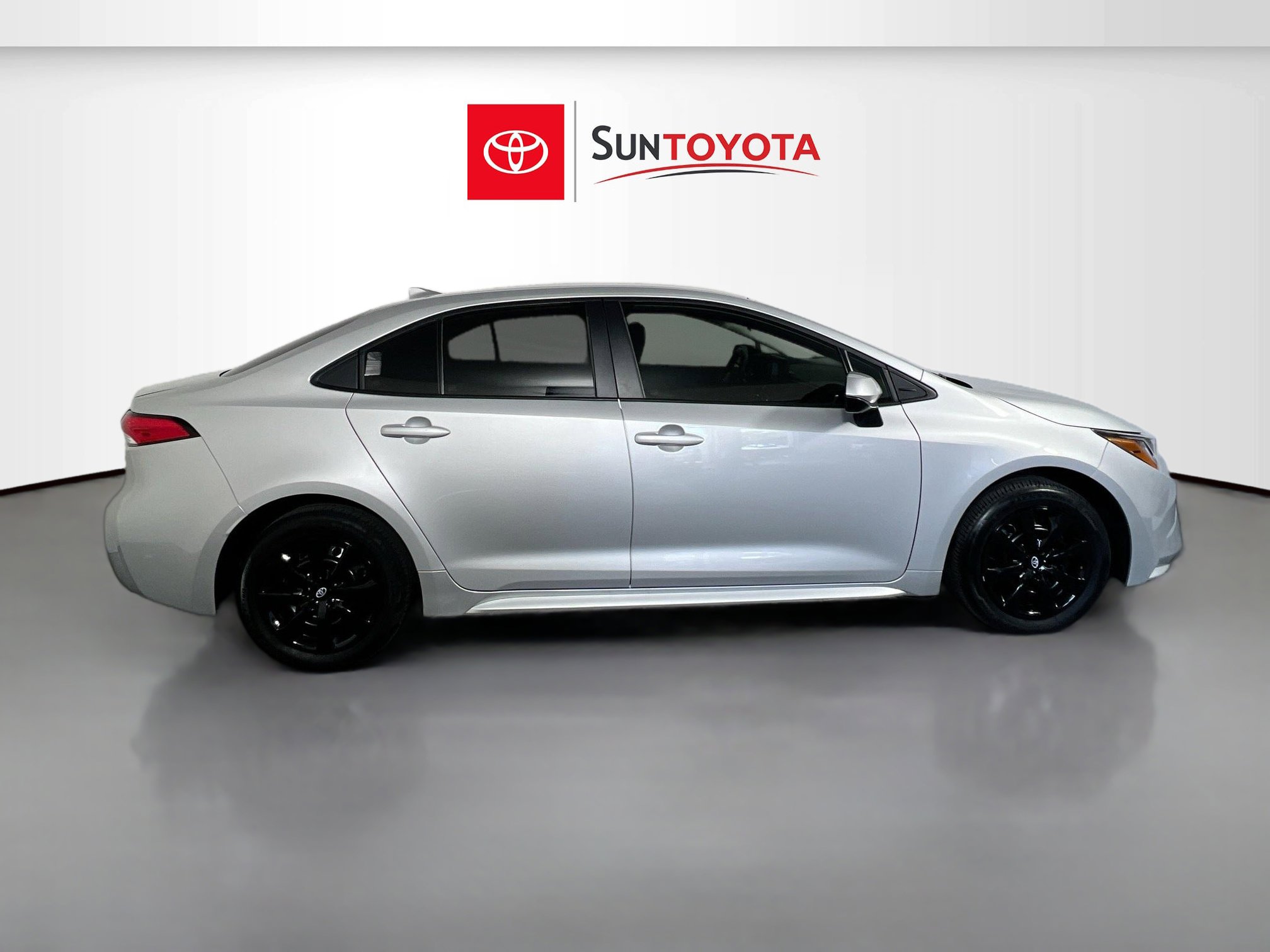 Used 2024 Toyota Corolla LE FWD image 2