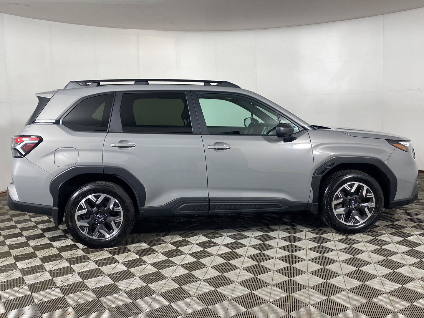 Used 2026 Subaru Forester Premium AWD/4WD image 4