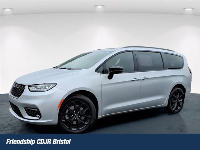 New 2026 Chrysler Pacifica Select image 1
