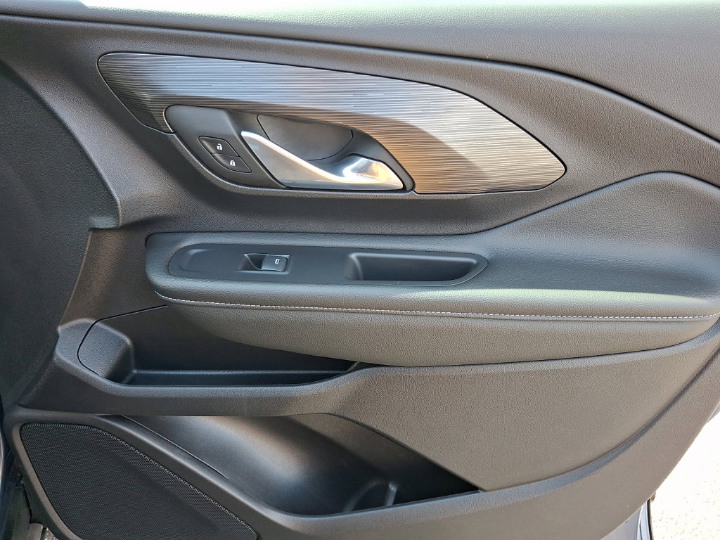 Used 2024 GMC Terrain SLT image 10