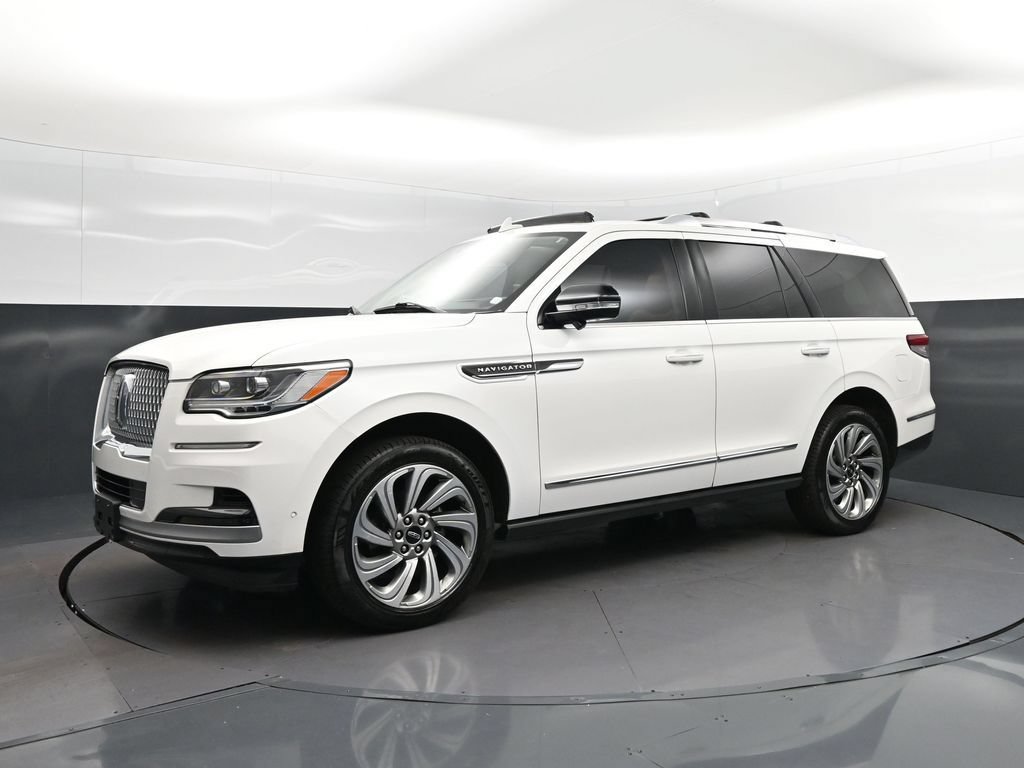 Used 2023 Lincoln Navigator Reserve AWD/4WD image 3