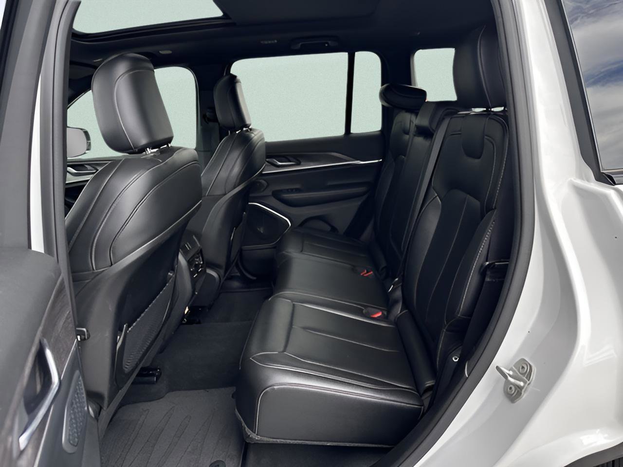 Used 2024 Jeep Grand Cherokee Limited 4xe image 28