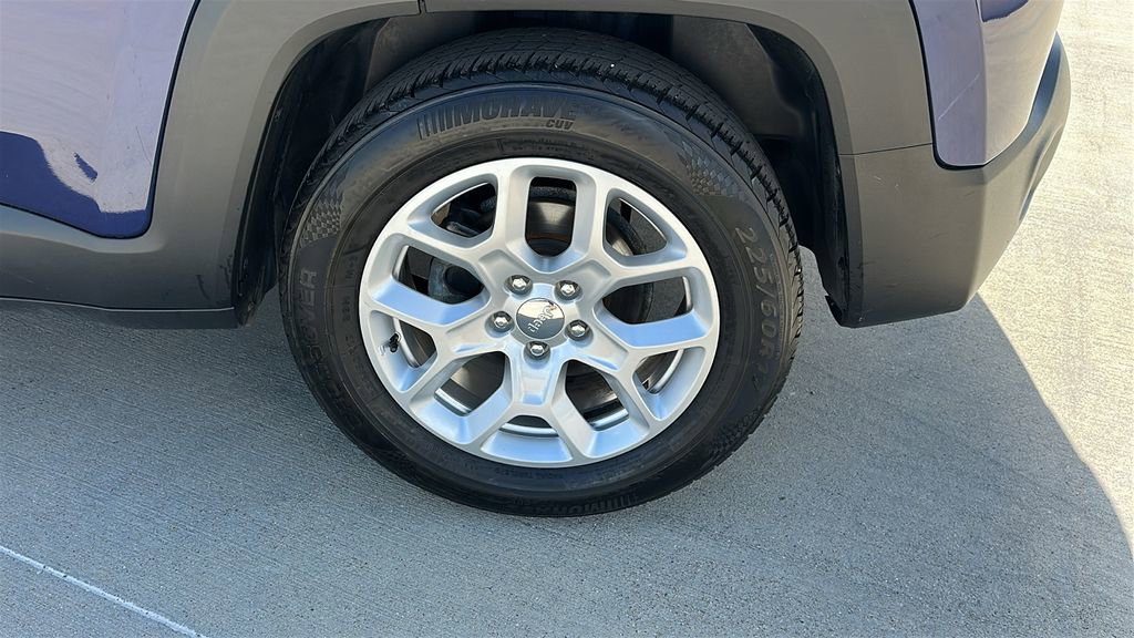 Used 2018 Jeep Renegade Latitude w/ Popular Equipment Group image 17