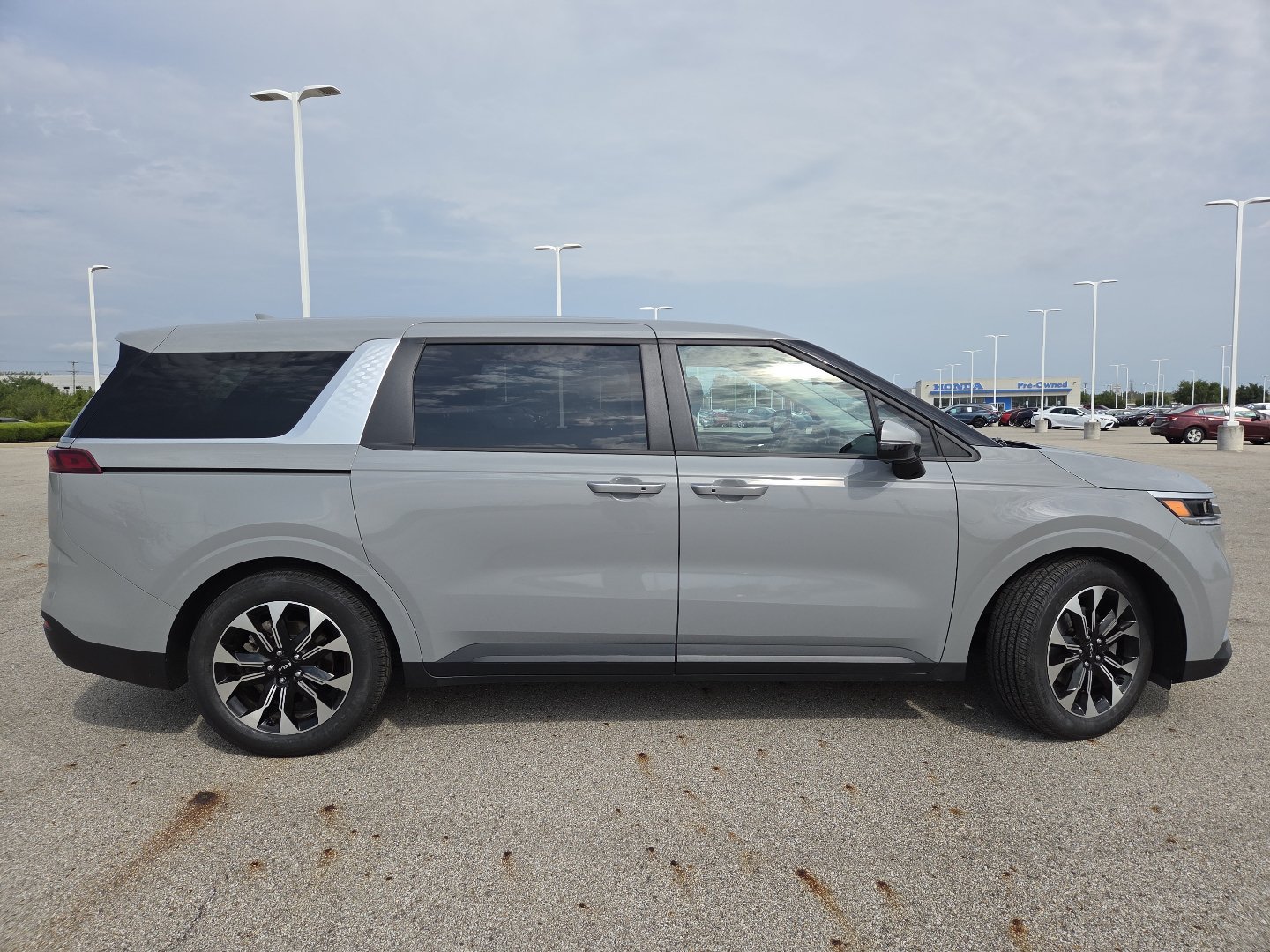 Used 2024 Kia Carnival EX FWD image 18