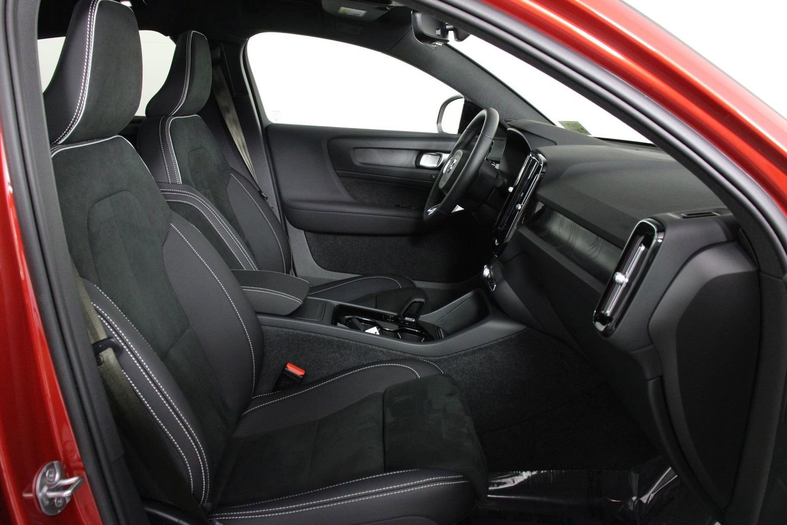 Certified 2023 Volvo C40 P8 Recharge Plus w/ Climate Package image 27