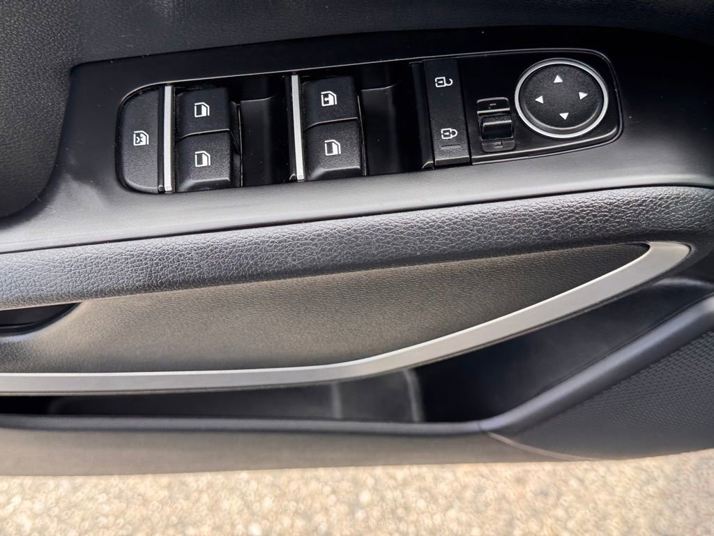 Used 2023 Kia Soul LX w/ Option Group 015 FWD image 16