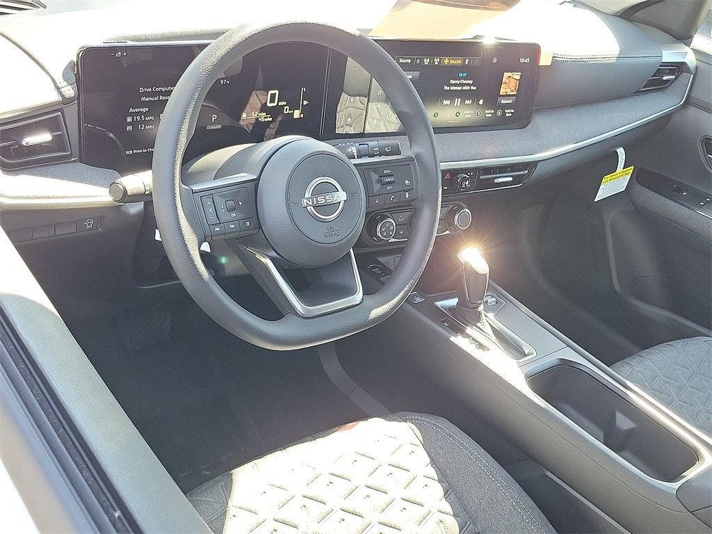 New 2025 Nissan Kicks SV FWD image 4