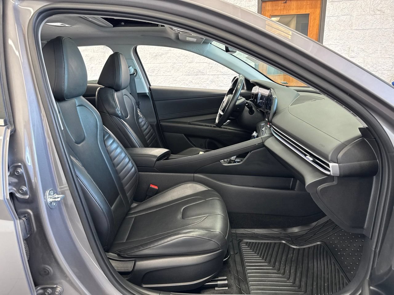 Used 2024 Hyundai Elantra Limited FWD image 45