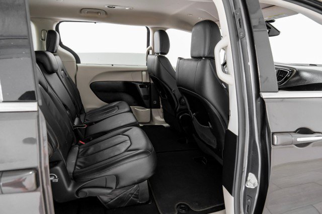 Used 2019 Chrysler Pacifica Touring-L FWD image 34