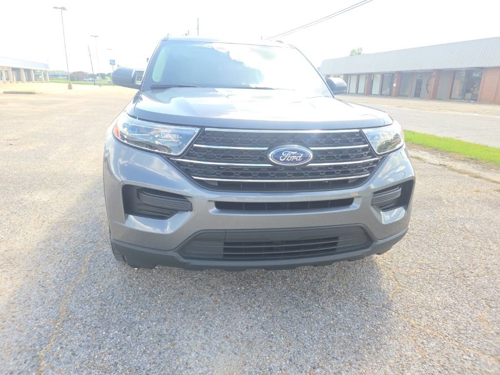 Used 2023 Ford Explorer XLT RWD image 2