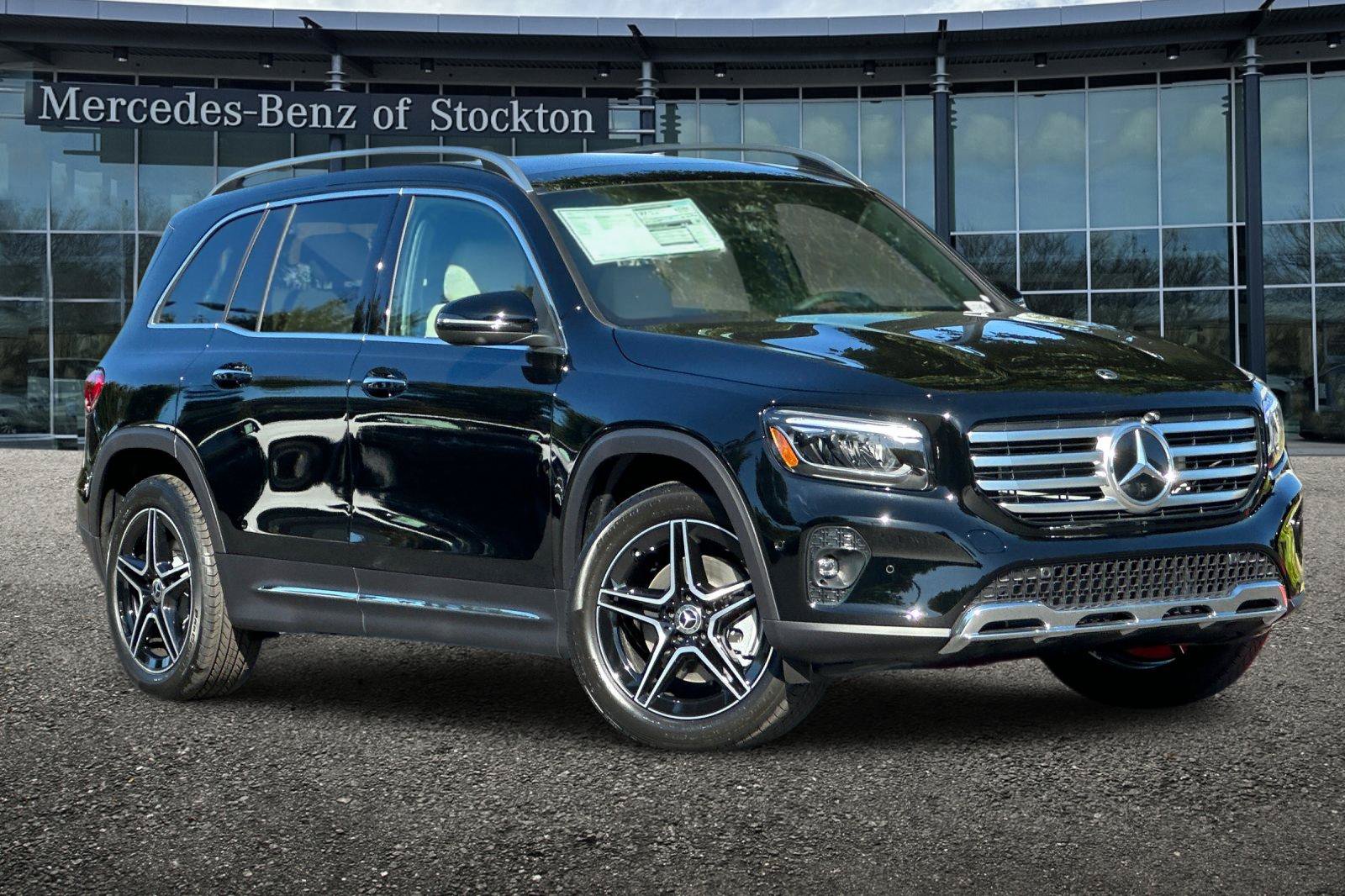 New 2026 Mercedes-Benz GLB 250 4MATIC image 1