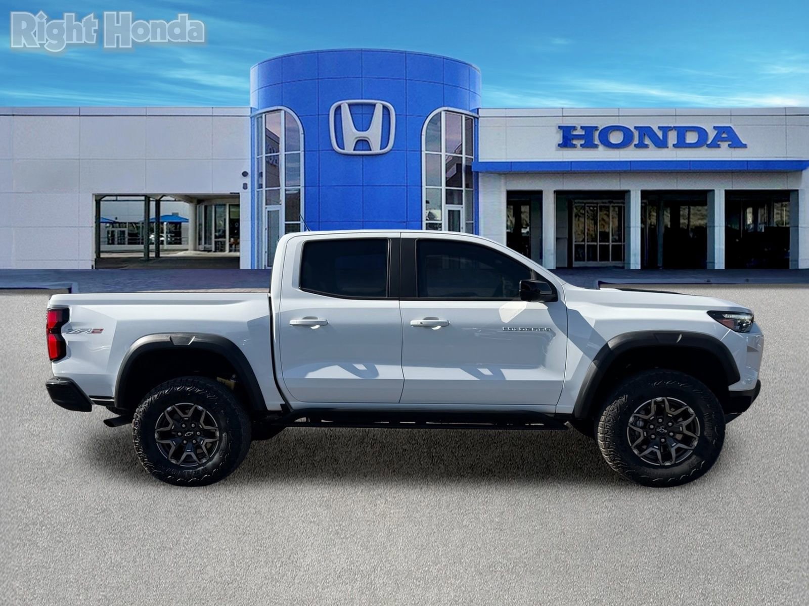 Used 2024 Chevrolet Colorado ZR2 w/ Technology Package AWD/4WD image 8