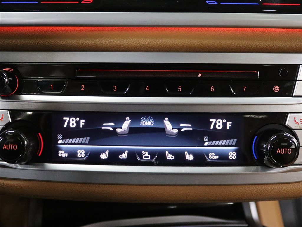 Used 2018 BMW 750Li xDrive w/ Executive Package AWD/4WD image 37
