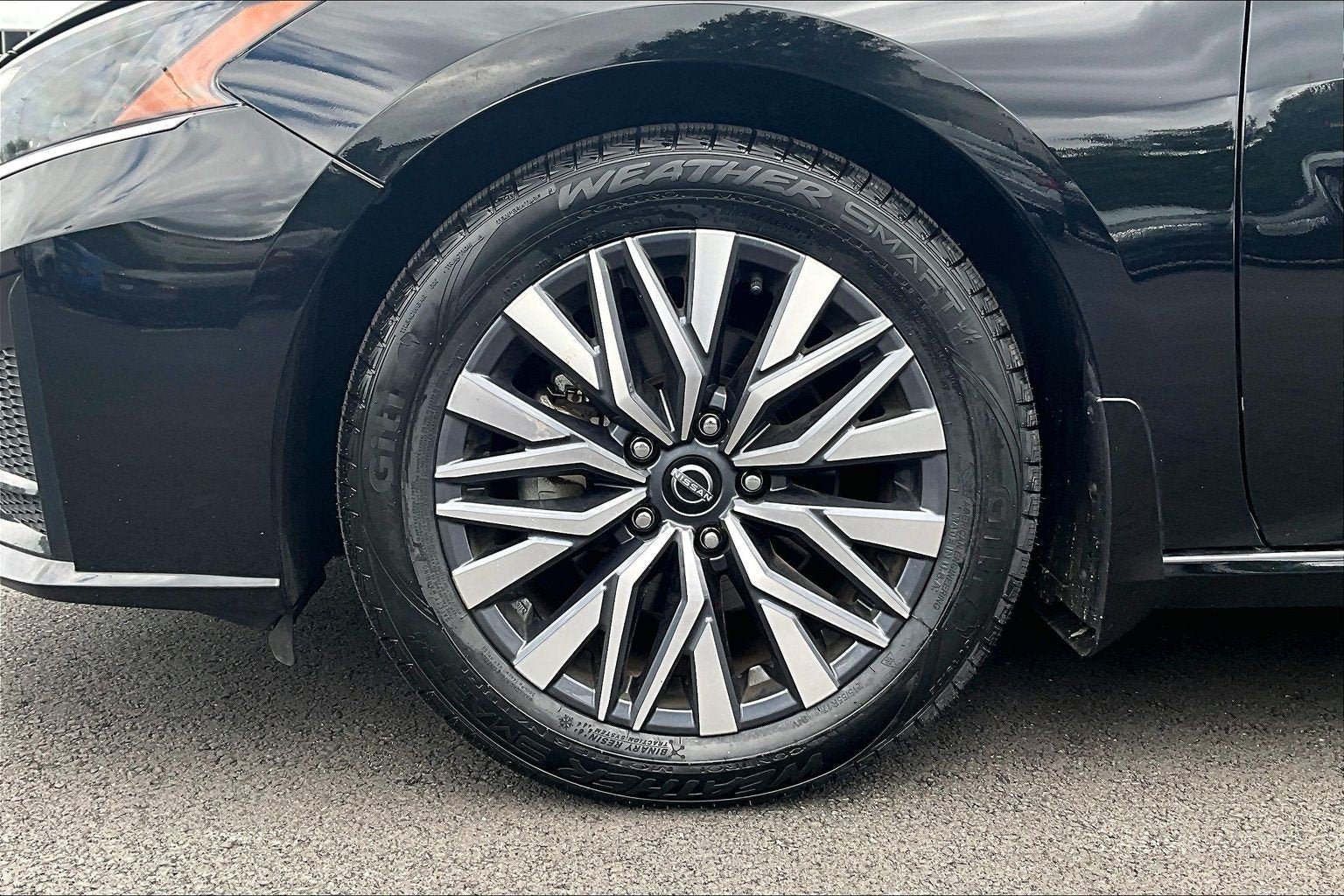 Used 2023 Nissan Altima 2.5 SV w/ SV Premium Package FWD image 9