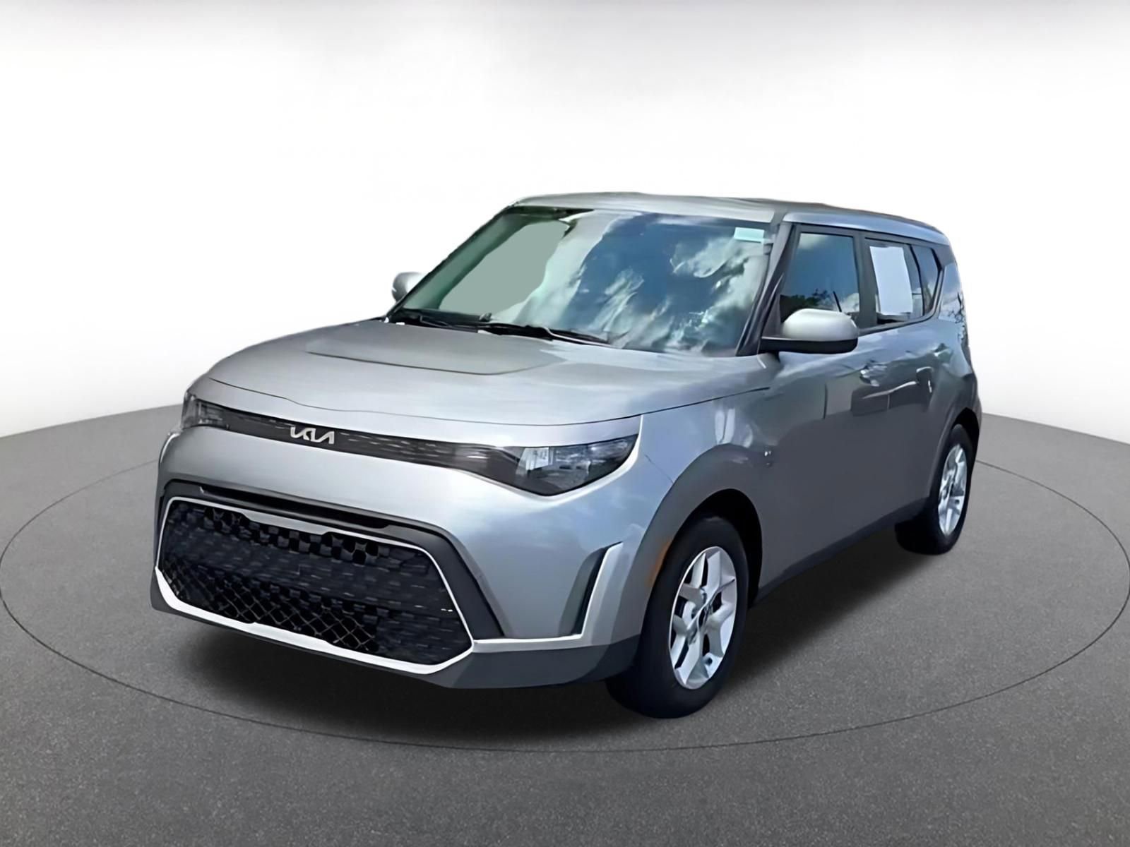 Used 2025 Kia Soul LX w/ LX Technology Package FWD image 7