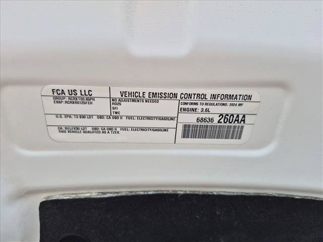 Used 2024 Chrysler Pacifica Limited FWD image 26