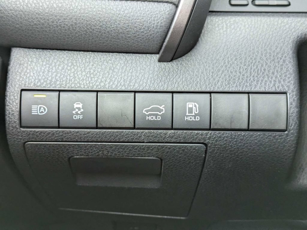 Used 2022 Toyota Camry LE FWD image 29
