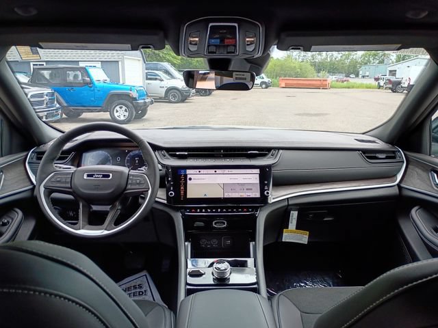 New 2026 Jeep Grand Cherokee Altitude AWD/4WD image 9