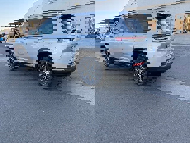 New 2025 Jeep Grand Cherokee L Limited w/ Trailer Tow Package image 4