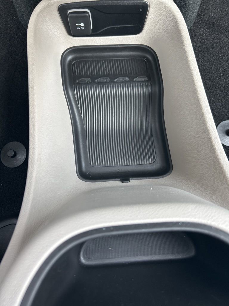 Used 2023 Chrysler Pacifica Touring-L image 45