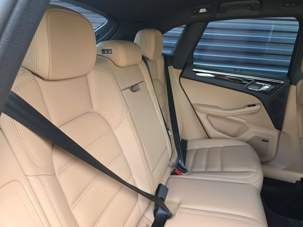 Certified 2026 Porsche Macan AWD/4WD image 21