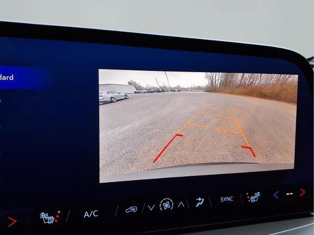 Used 2025 Chevrolet Traverse LT w/ LPO, Floor Liner Package FWD image 8