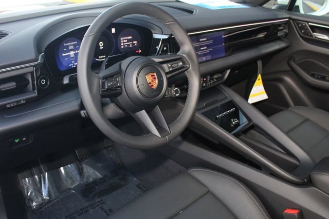 New 2026 Porsche Macan 4 Electric image 4