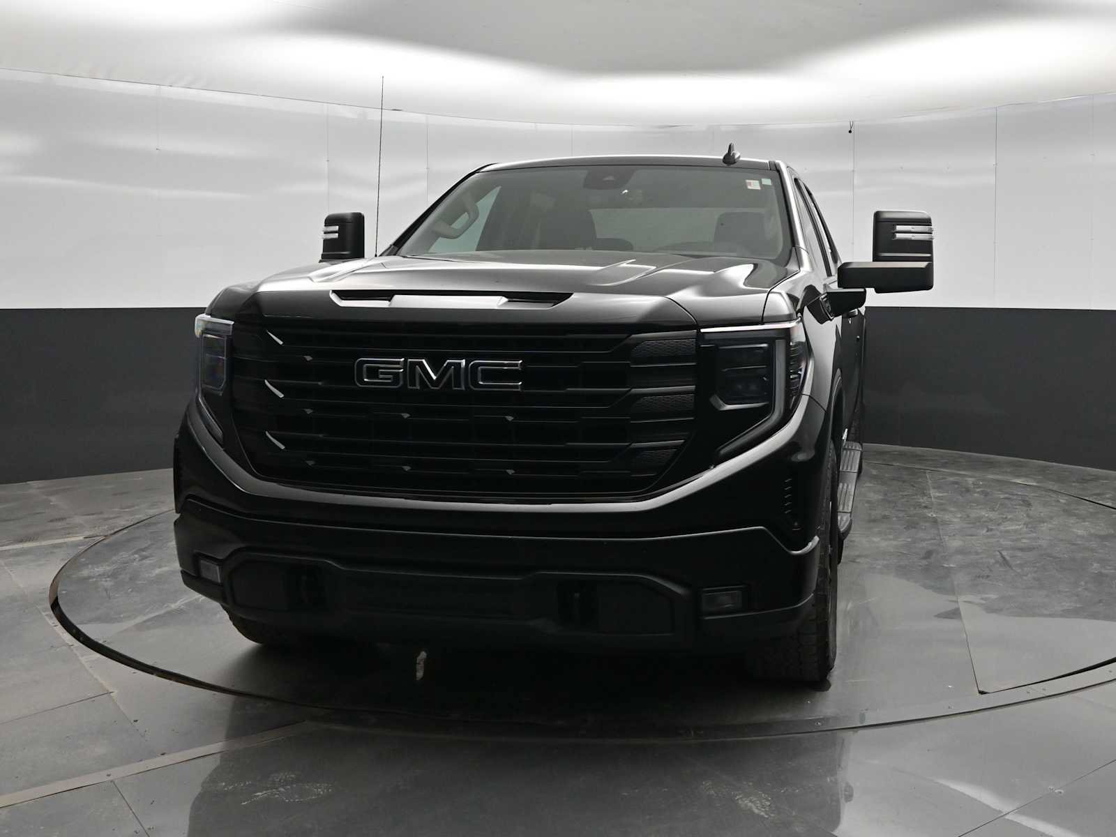 Used 2023 GMC Sierra 1500 Elevation AWD/4WD image 3