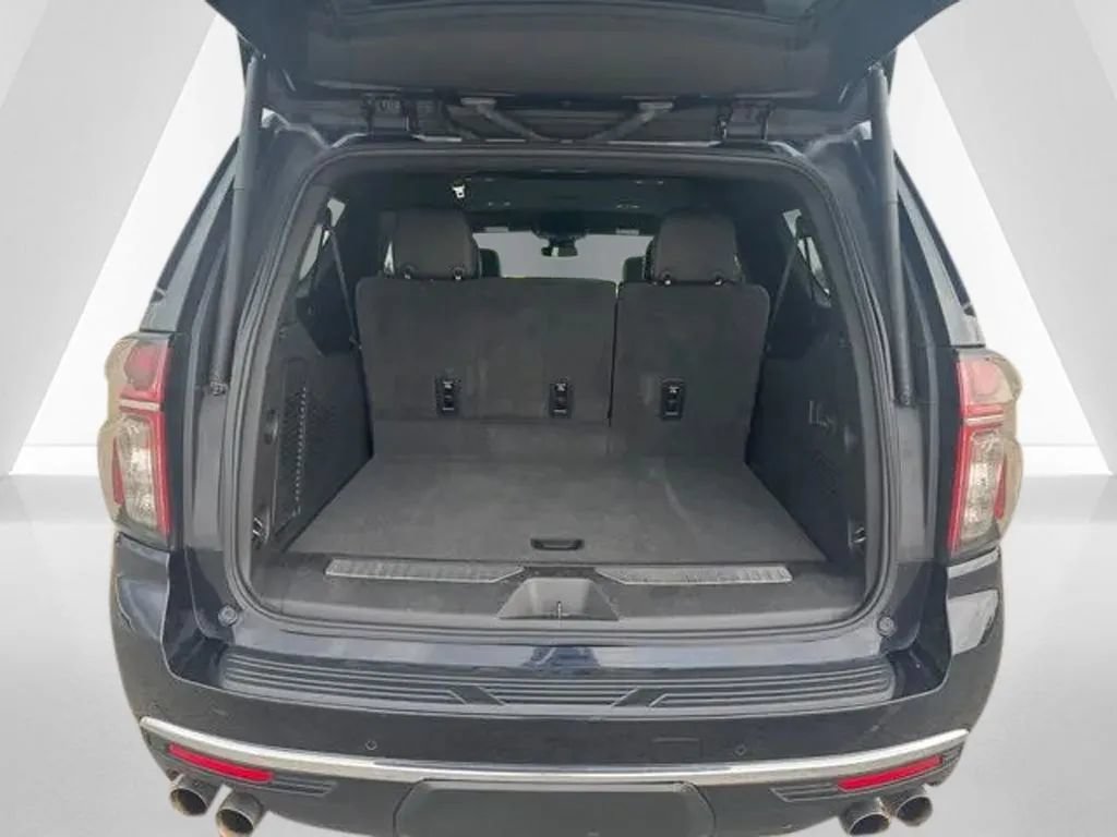 Used 2024 Chevrolet Suburban Premier AWD/4WD image 31