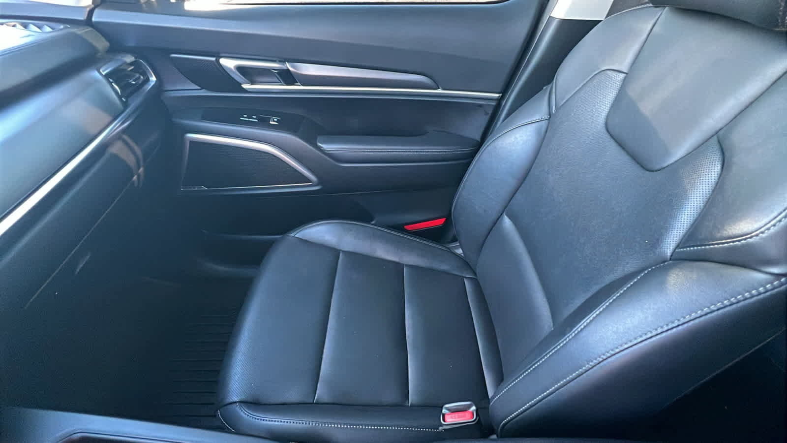 Used 2022 Kia Telluride LX image 12