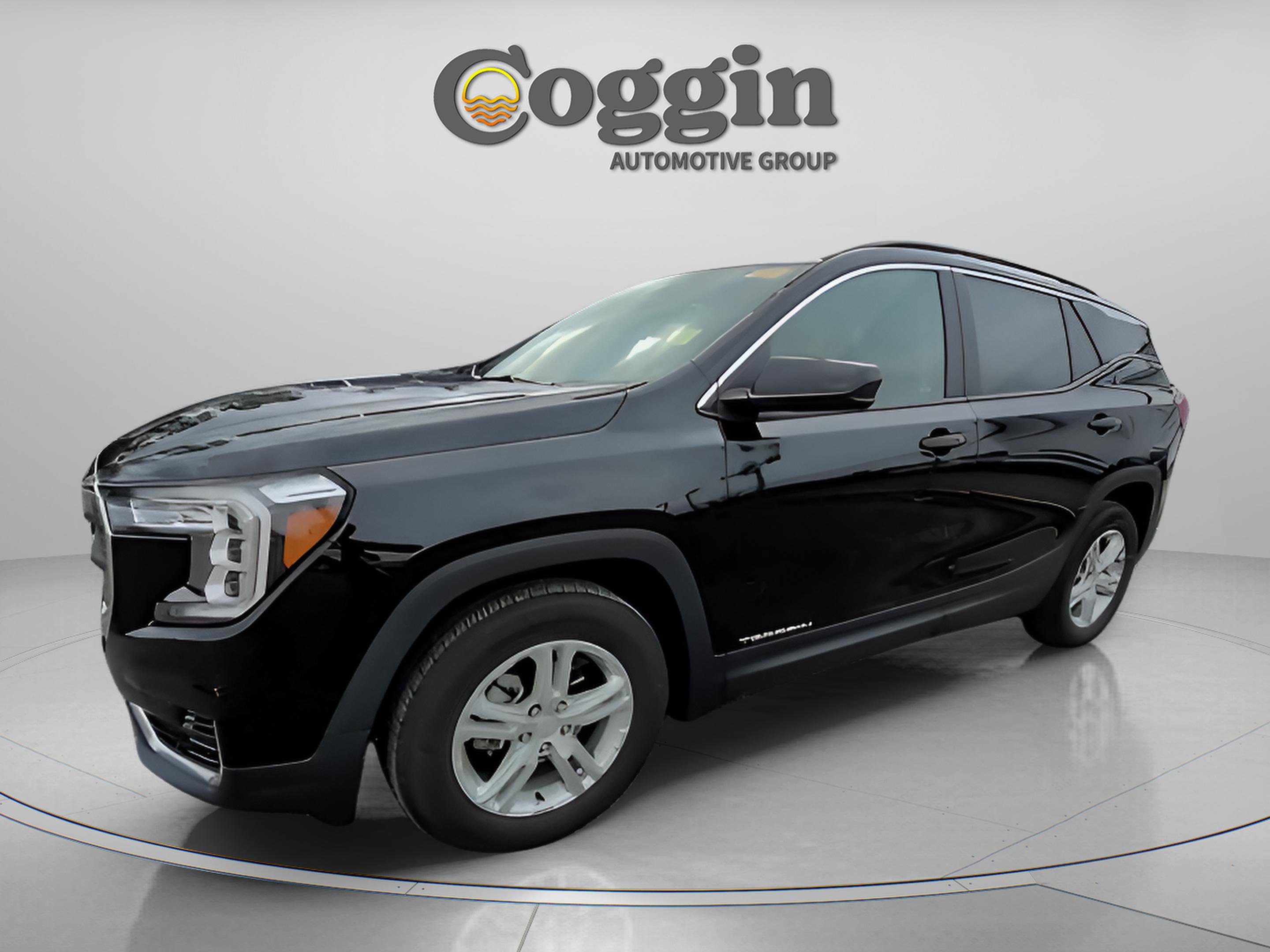 Used 2022 GMC Terrain SLE w/ Driver Convenience Package image 3