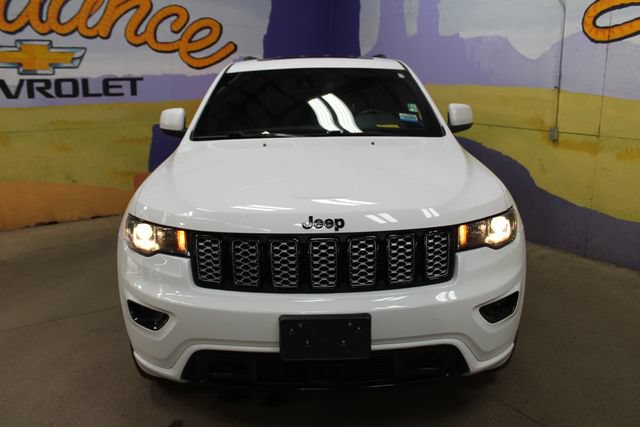 Used 2021 Jeep Grand Cherokee Altitude AWD/4WD image 3