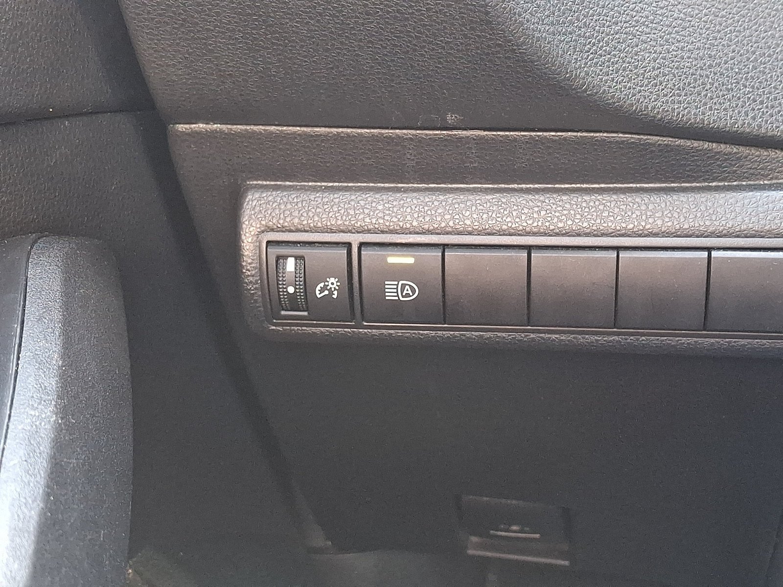 Used 2025 Toyota Corolla LE FWD image 25