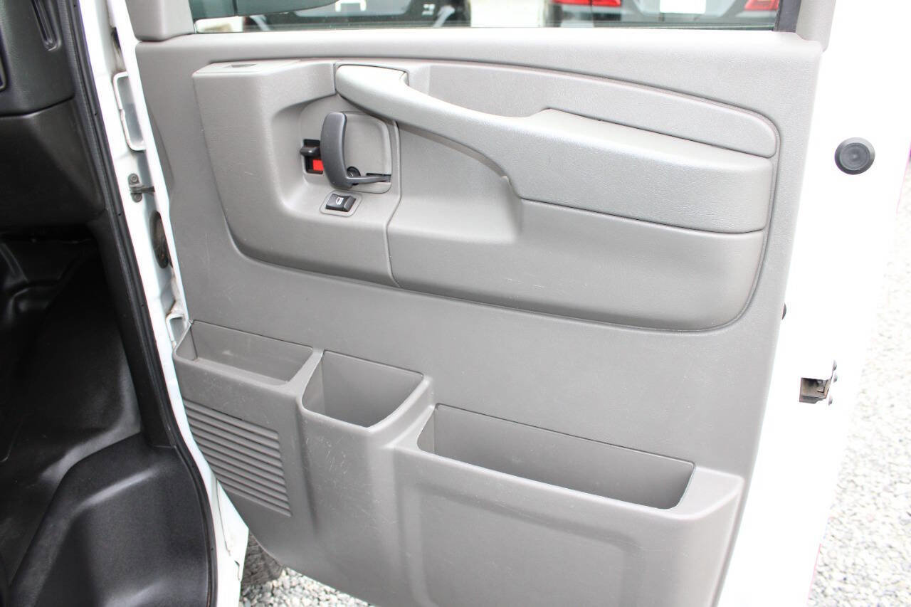 Used 2015 Chevrolet Express 2500 image 18