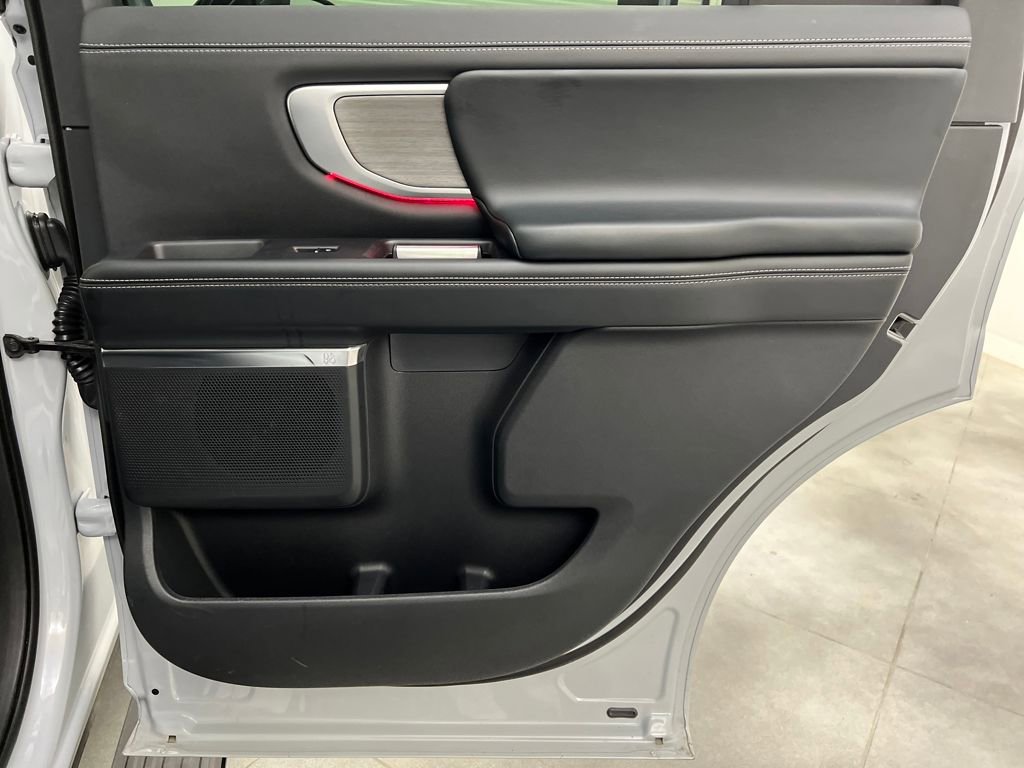 Used 2025 Ford Expedition Platinum AWD/4WD image 20