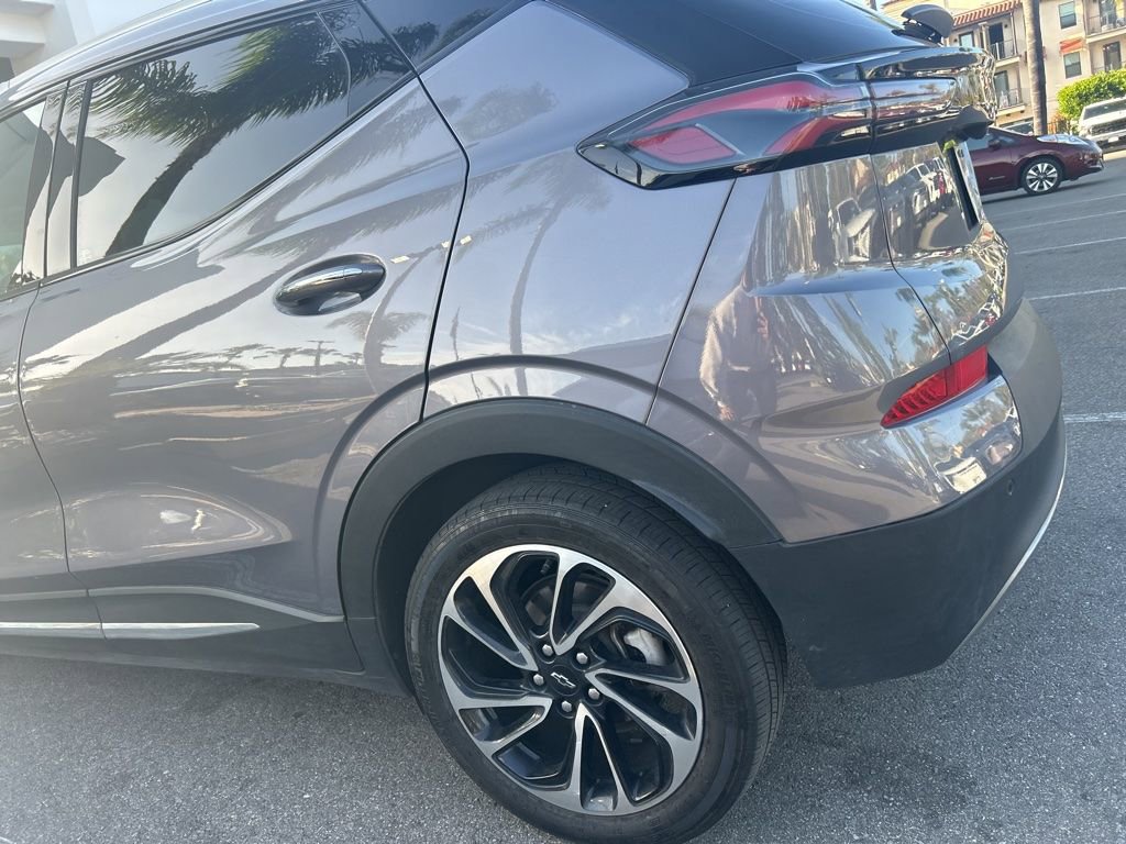 Used 2022 Chevrolet Bolt EUV Premier FWD image 3