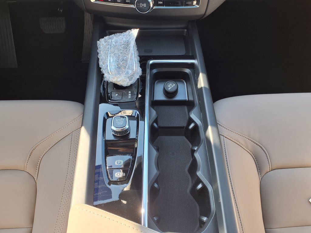 New 2026 Volvo XC60 B5 Plus w/ Protection Package Premier AWD/4WD image 25
