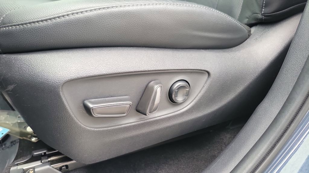 Certified 2024 Toyota Grand Highlander Platinum AWD/4WD image 16