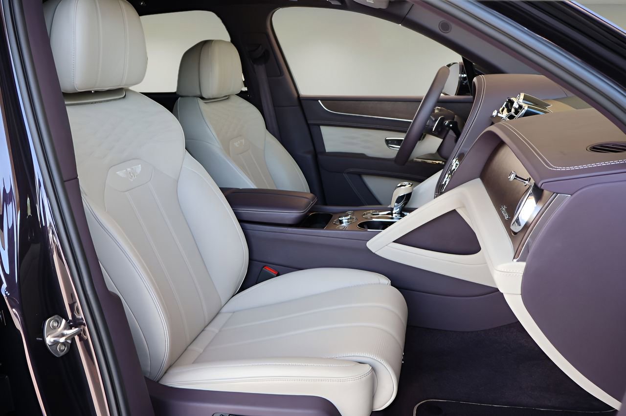 Used 2023 Bentley Bentayga Extended Wheelbase AWD/4WD image 22