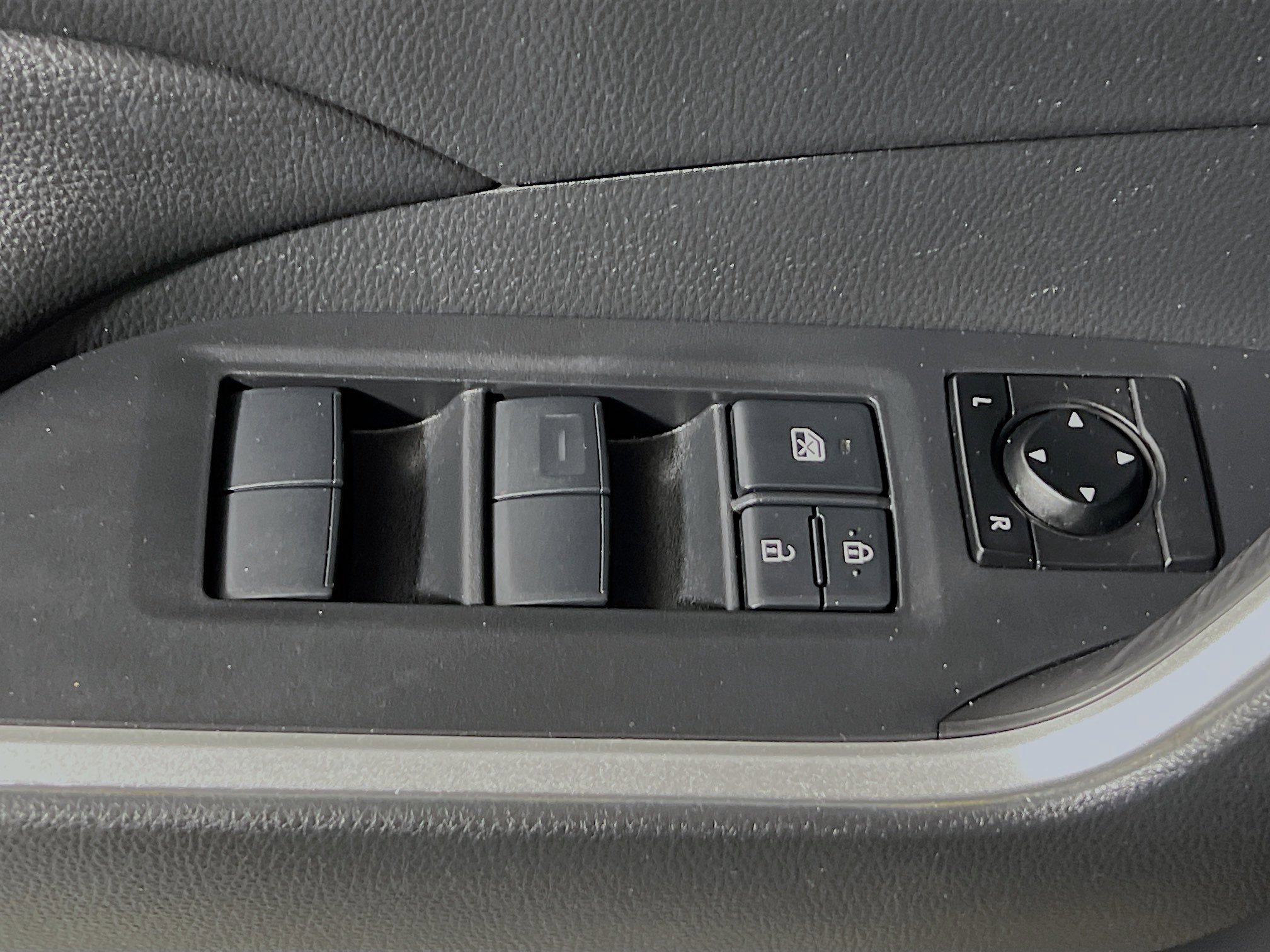 Used 2020 Toyota RAV4 XLE w/ Convenience Package image 17