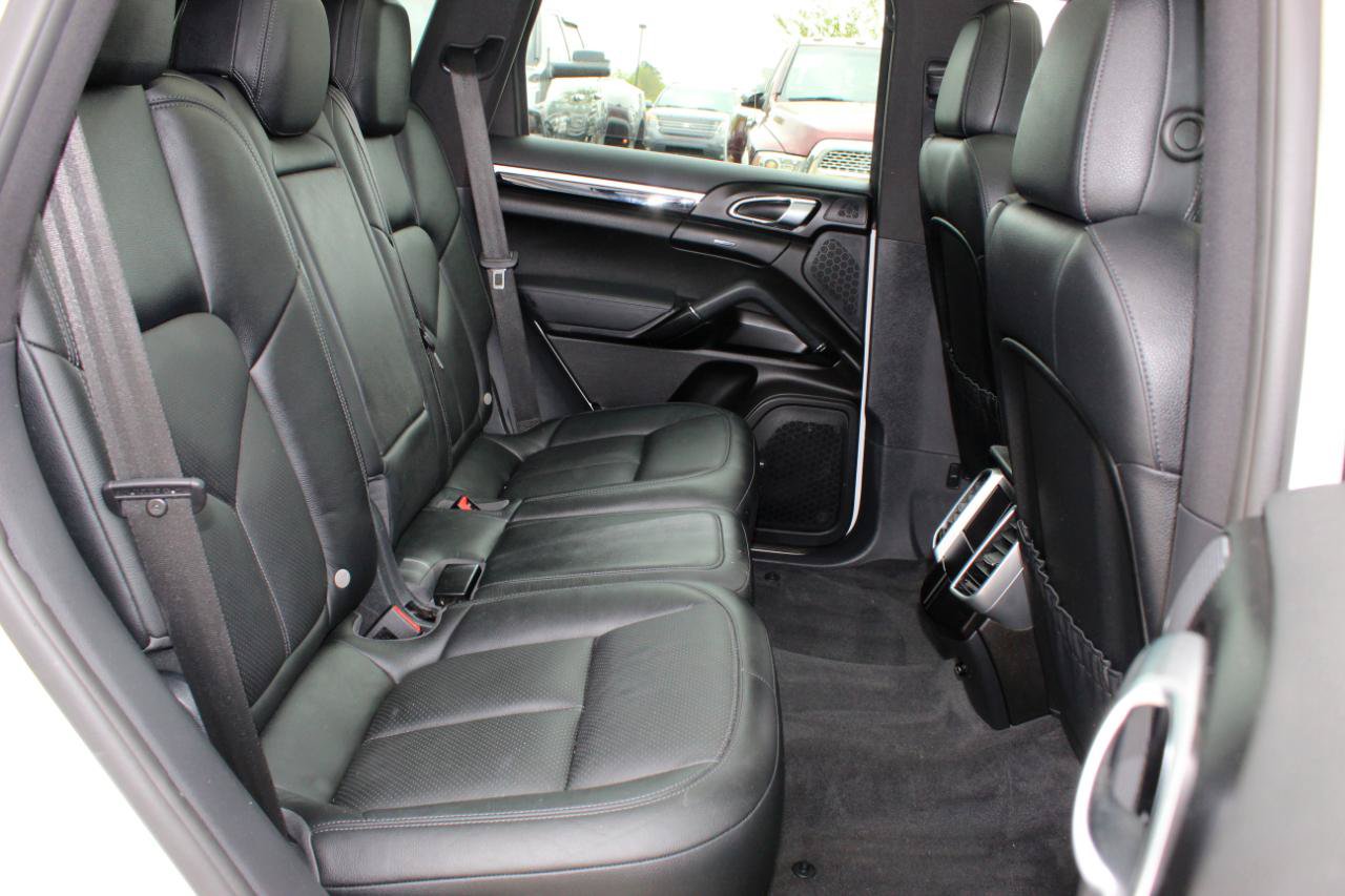 Used 2016 Porsche Cayenne AWD/4WD image 19