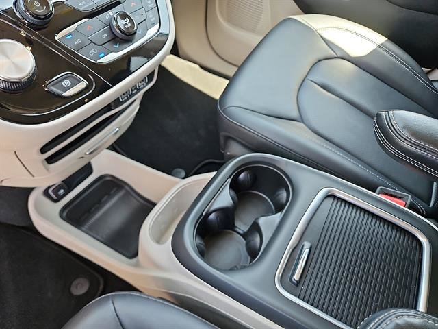 Used 2024 Chrysler Pacifica Touring-L FWD image 20