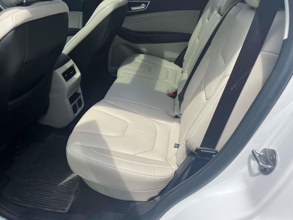 Used 2020 Ford Edge Titanium AWD/4WD image 17