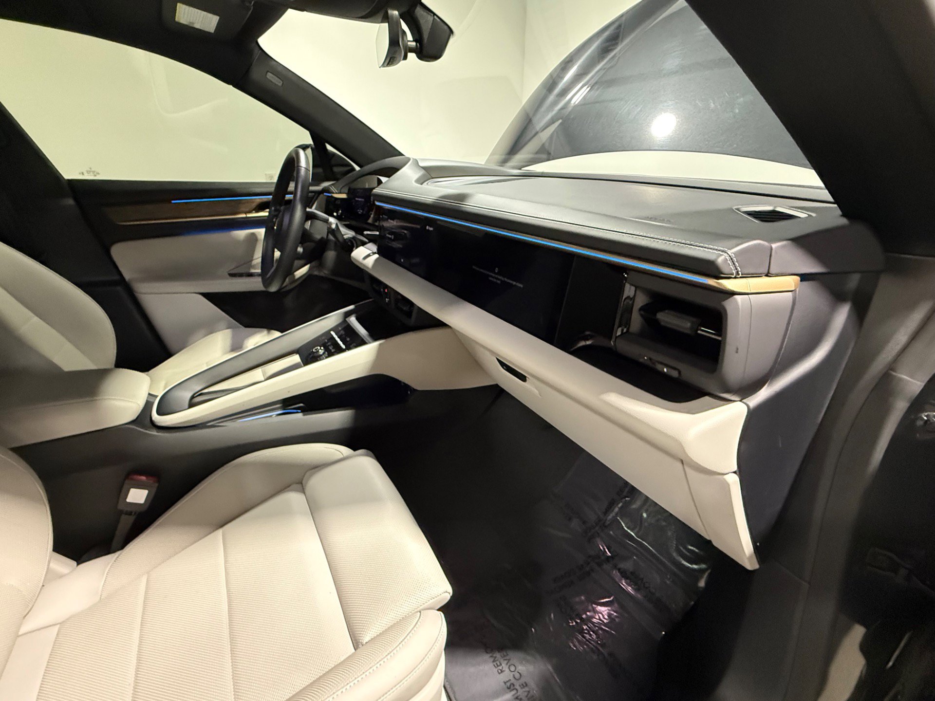 Used 2024 Porsche Macan 4 Electric w/ Premium Package image 63