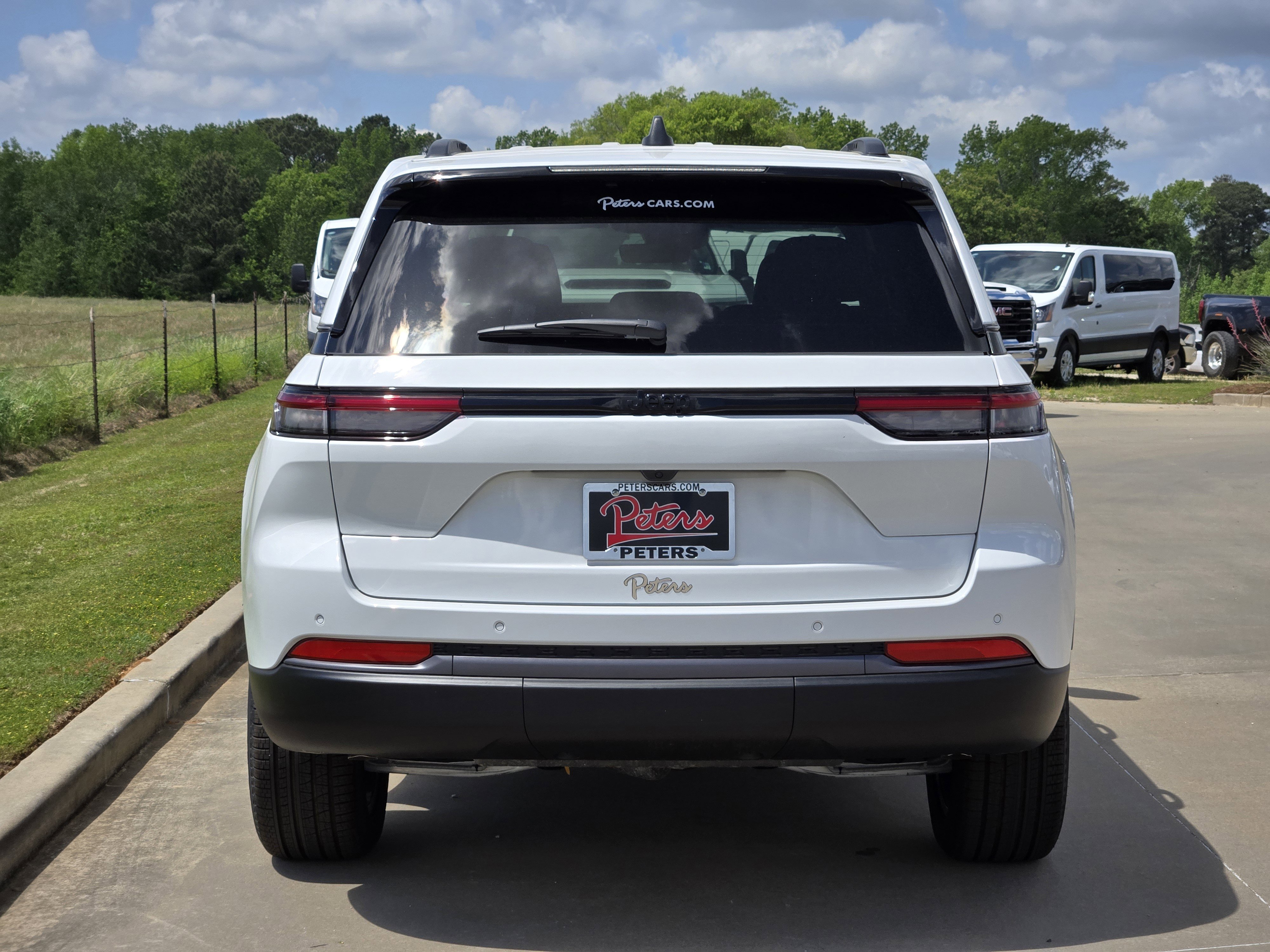 New 2026 Jeep Grand Cherokee Limited w/ Limited Altitude Package RWD image 4