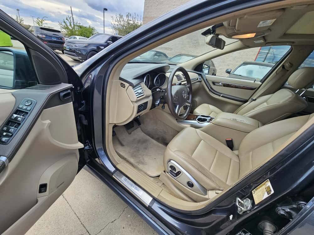 Used 2011 Mercedes-Benz R 350 4MATIC image 8